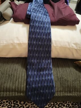 Men's Navy Geometric Silk Tie - Classic Formal Accessory